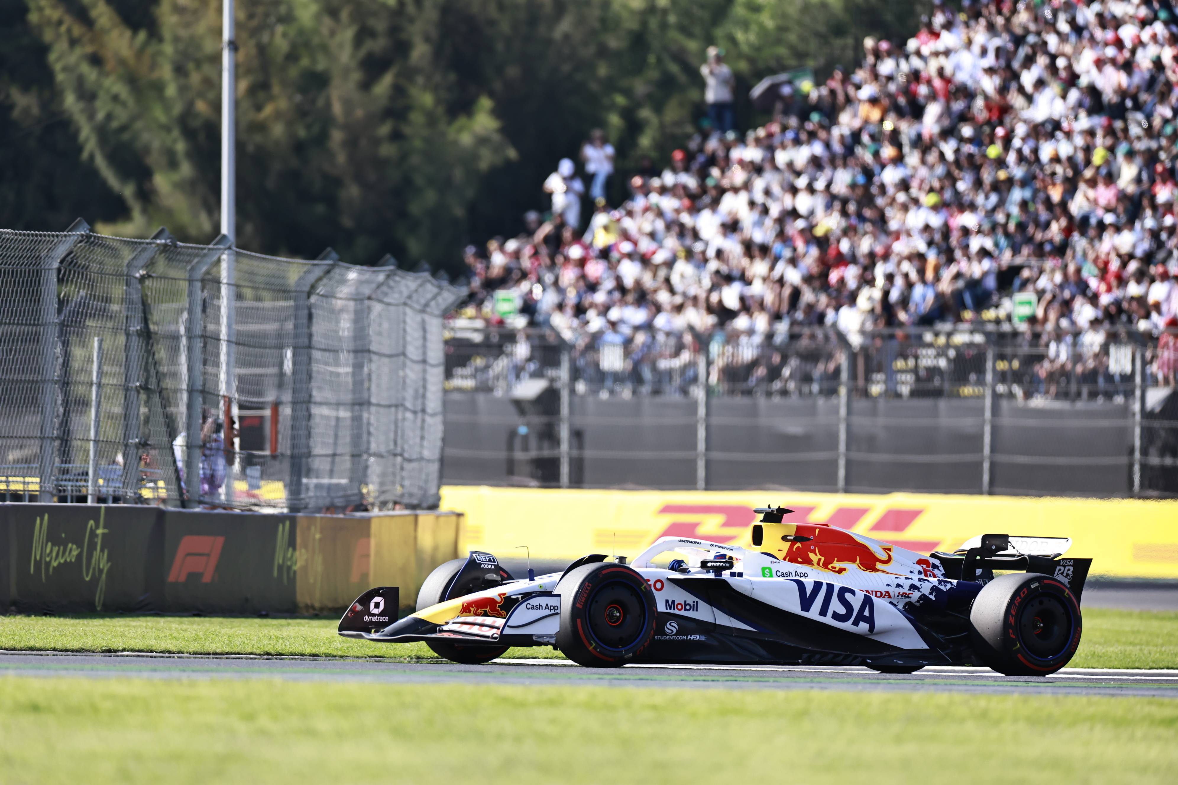 红牛二队完胜红牛车队，汉密尔顿刷新纪录